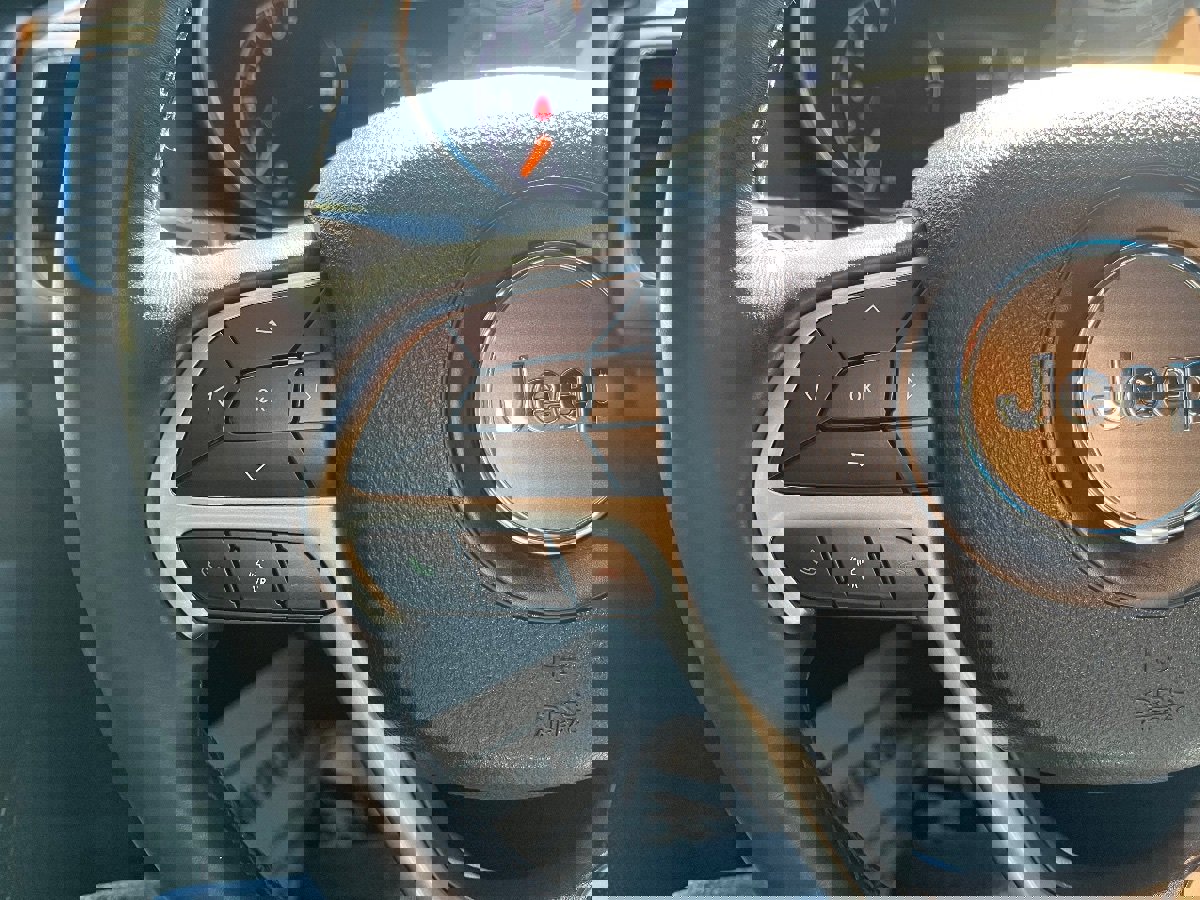 Used 2018 Jeep Grand Cherokee Altitude image 19