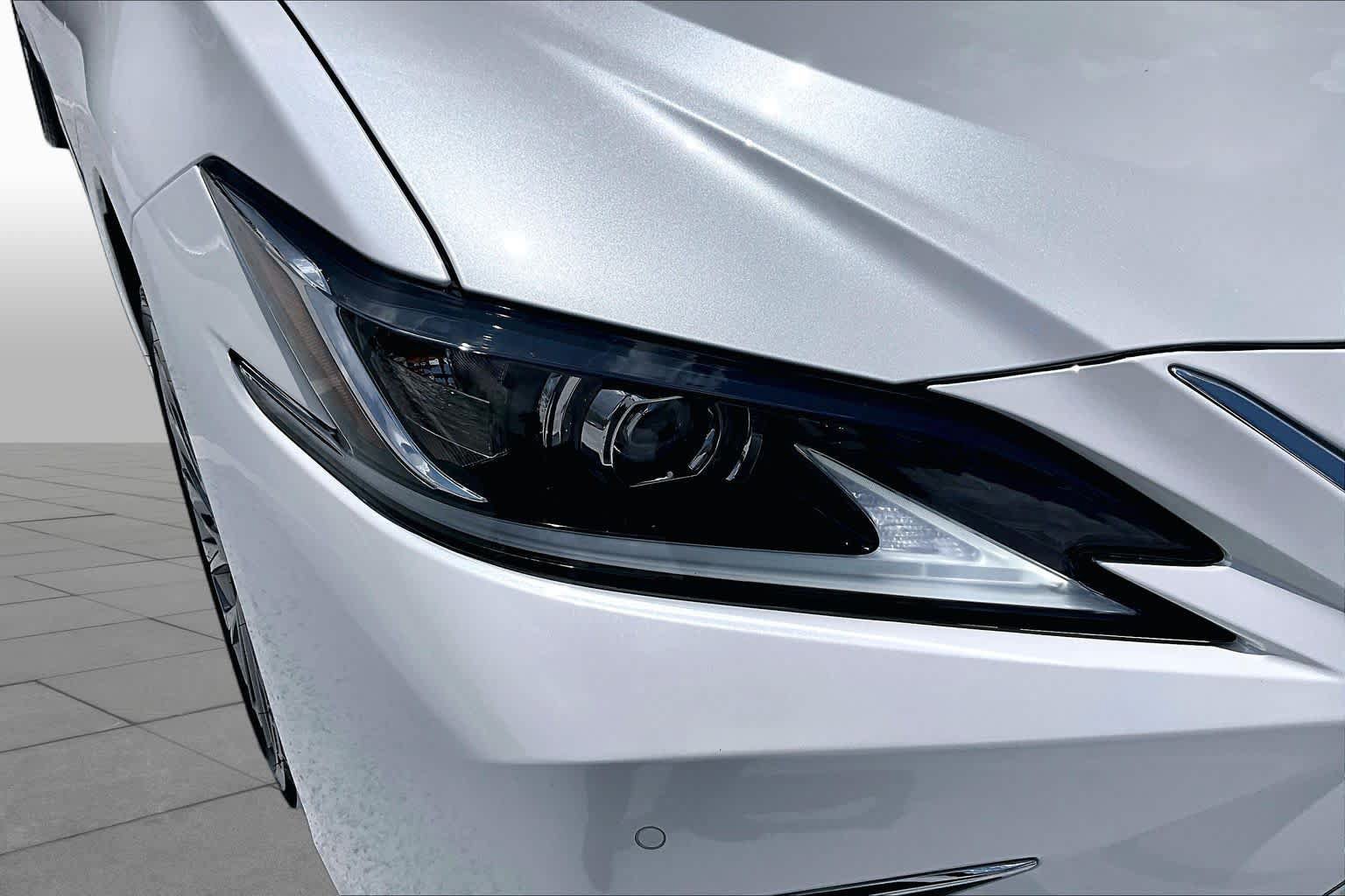 Used 2025 Lexus ES 300h w/ Technology Package FWD image 27