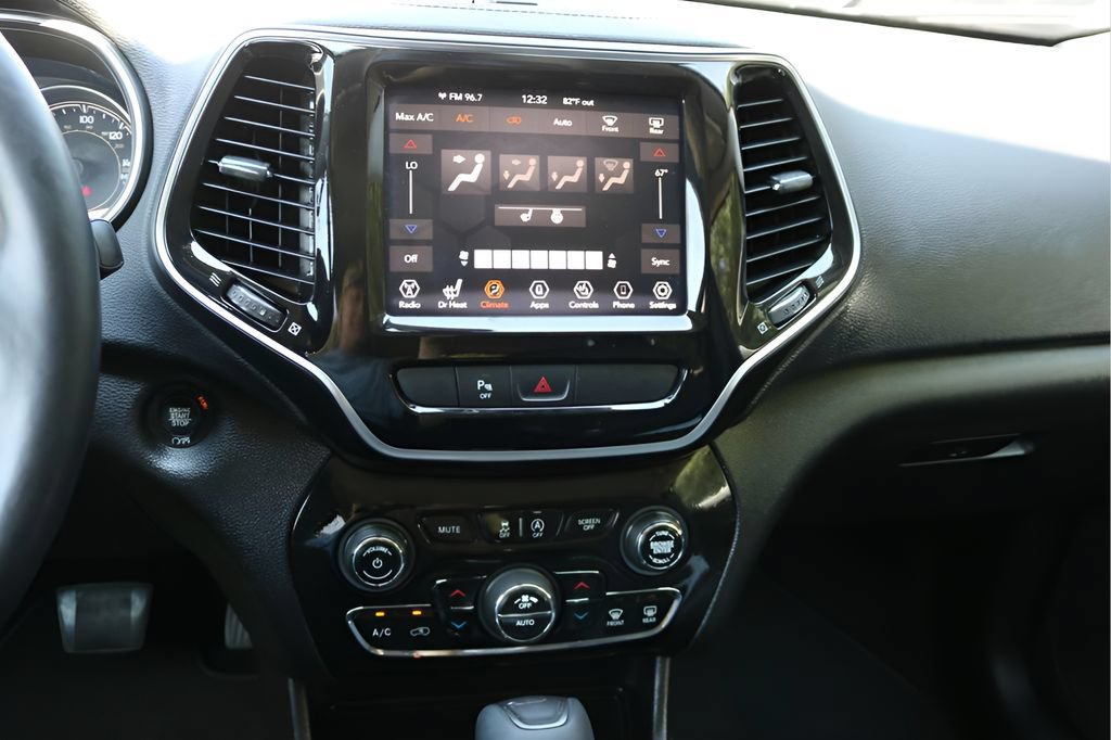 Used 2019 Jeep Cherokee Limited FWD image 22