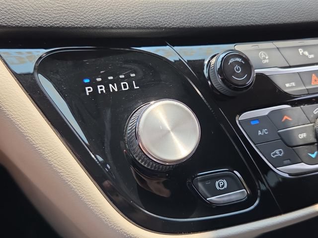 Used 2019 Chrysler Pacifica Touring Plus w/ Tire & Wheel Group FWD image 20