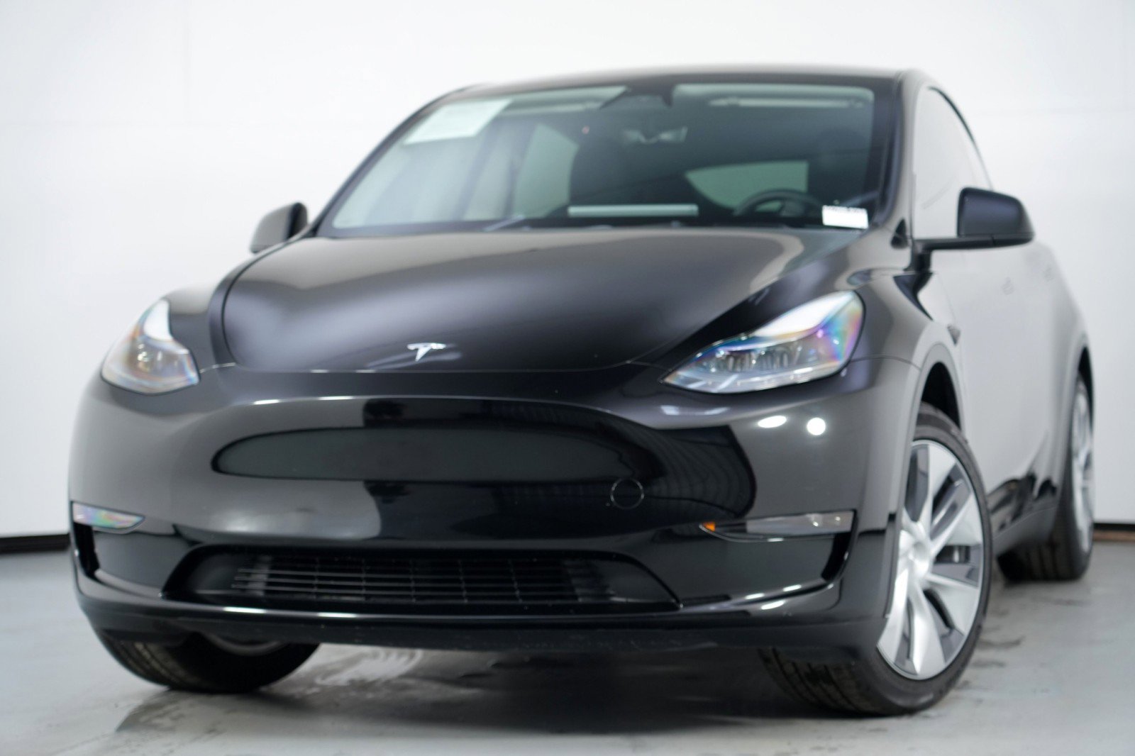 Used 2024 Tesla Model Y 2WD image 3