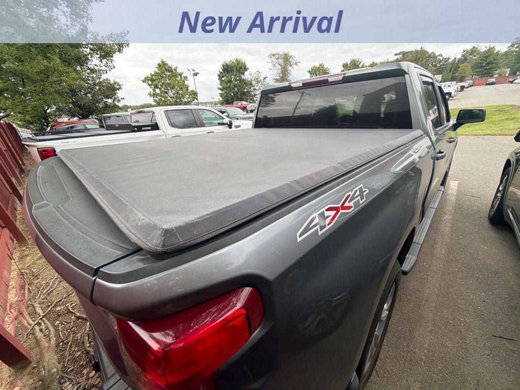Used 2020 Chevrolet Silverado 1500 Custom w/ Custom Value Package AWD/4WD image 7