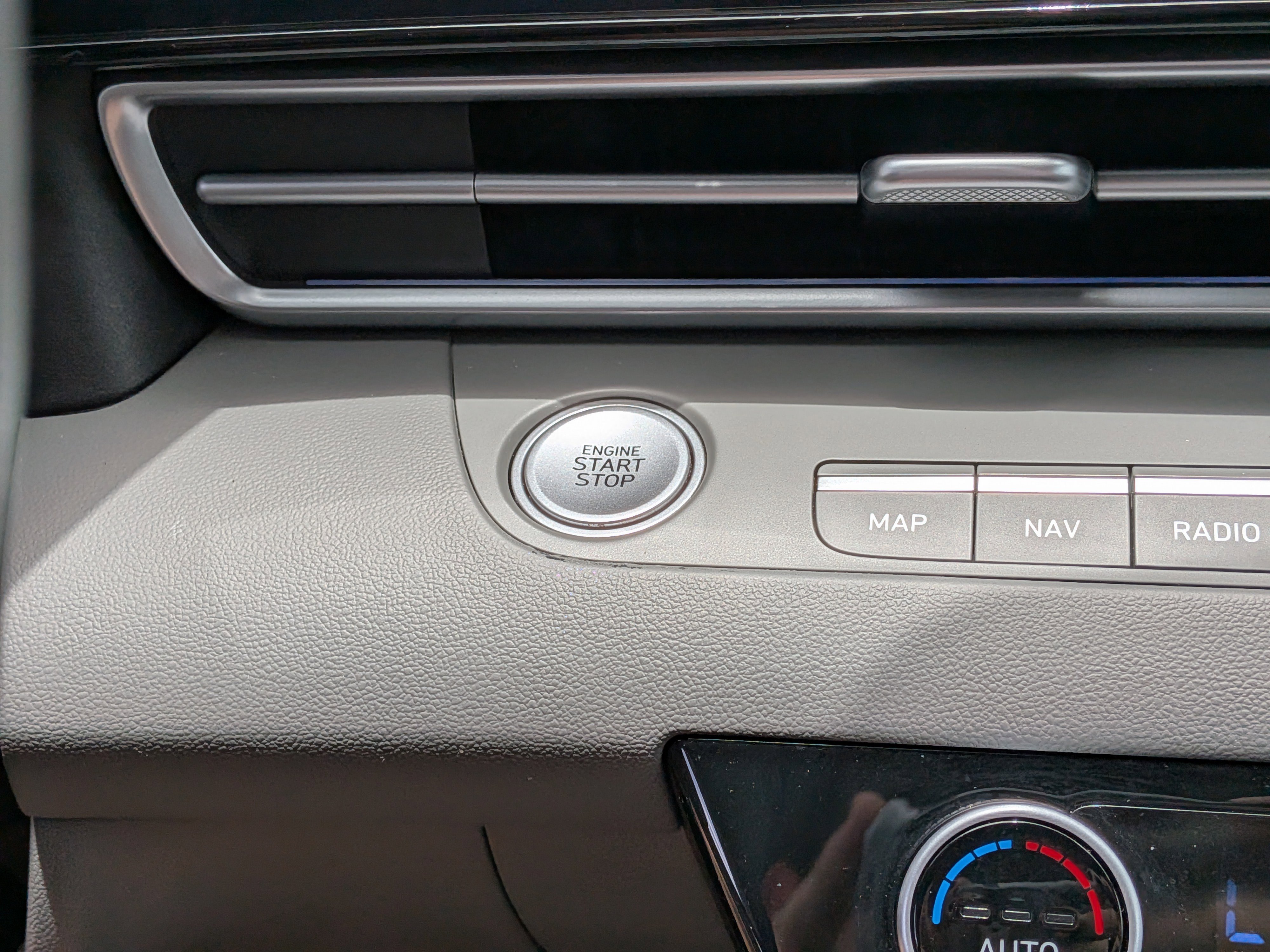 Used 2024 Hyundai Elantra SEL FWD image 28