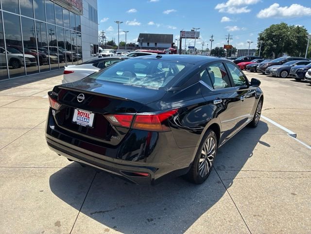 Used 2025 Nissan Altima 2.5 SV AWD/4WD image 7