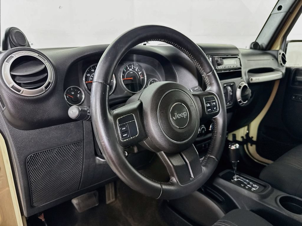 Used 2012 Jeep Wrangler Unlimited Sahara w/ Dual Top Group AWD/4WD image 9