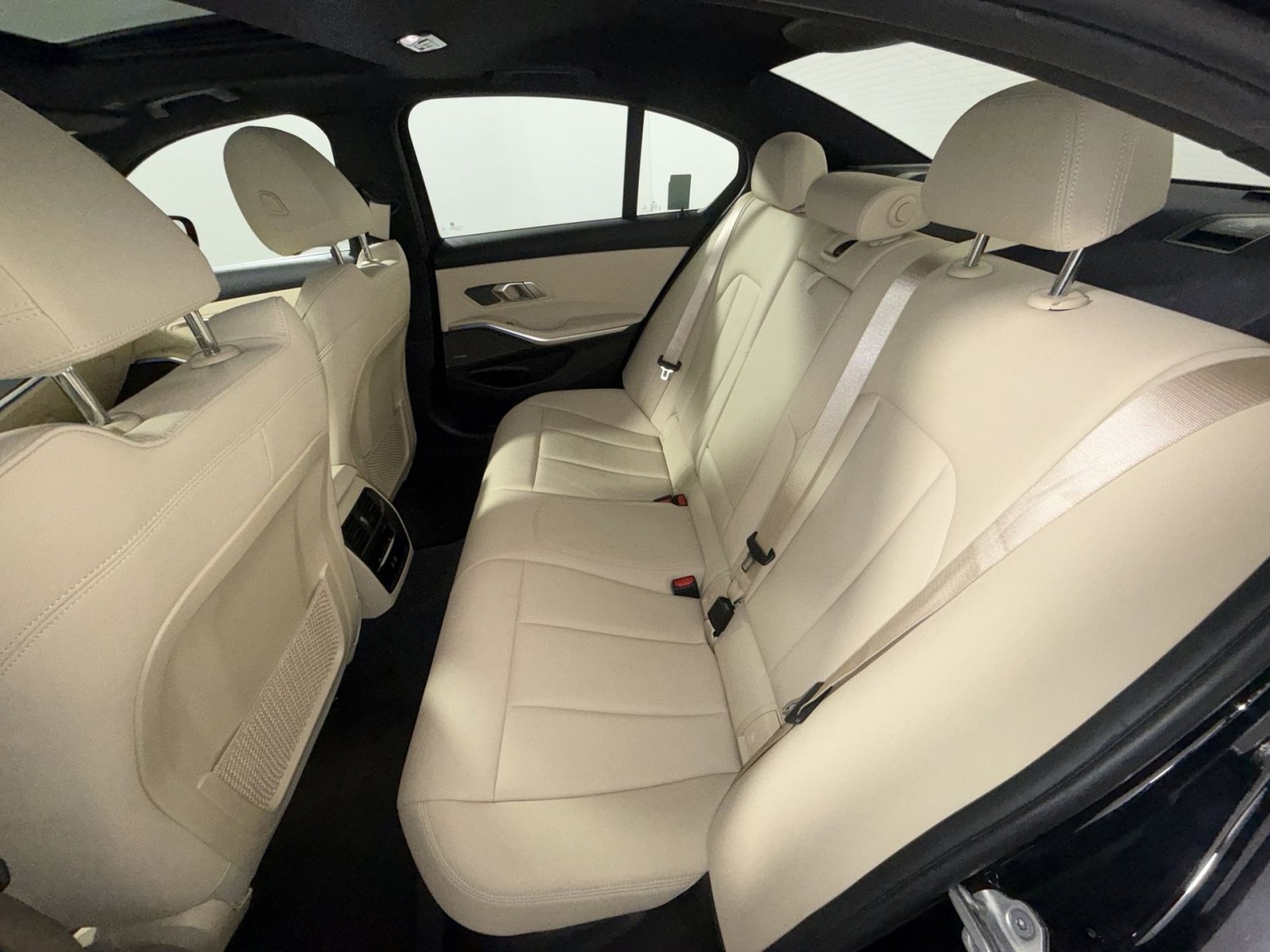 Used 2021 BMW 330e w/ Convenience Package image 25