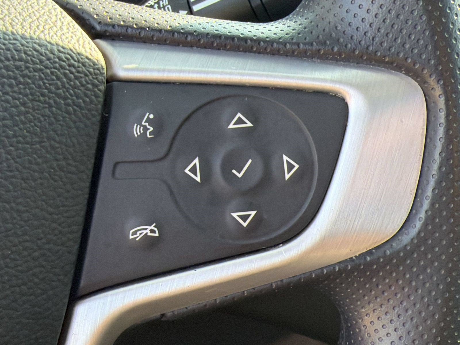 Used 2022 GMC Terrain SLE FWD image 26