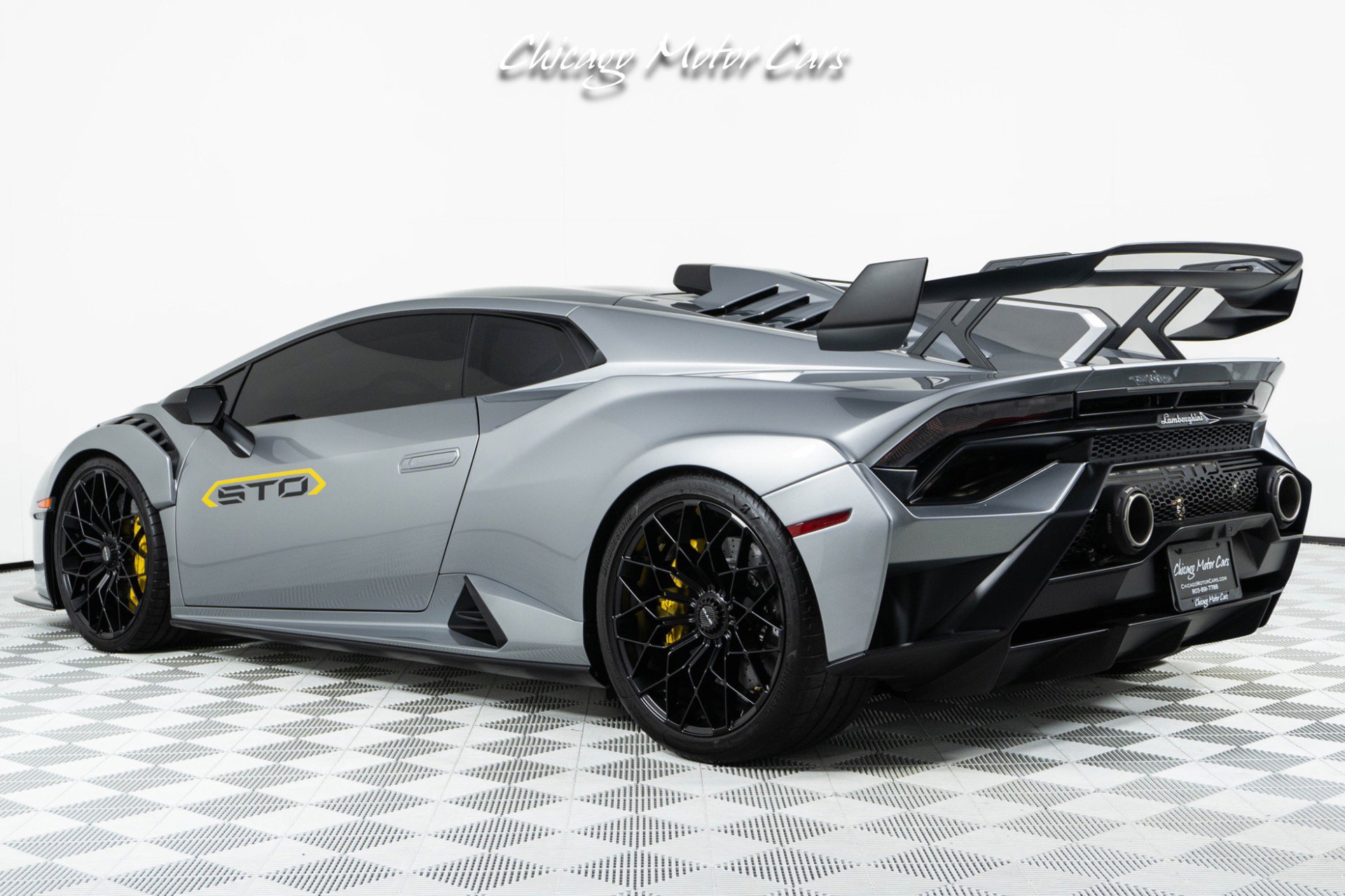 Used 2024 Lamborghini Huracan STO image 13