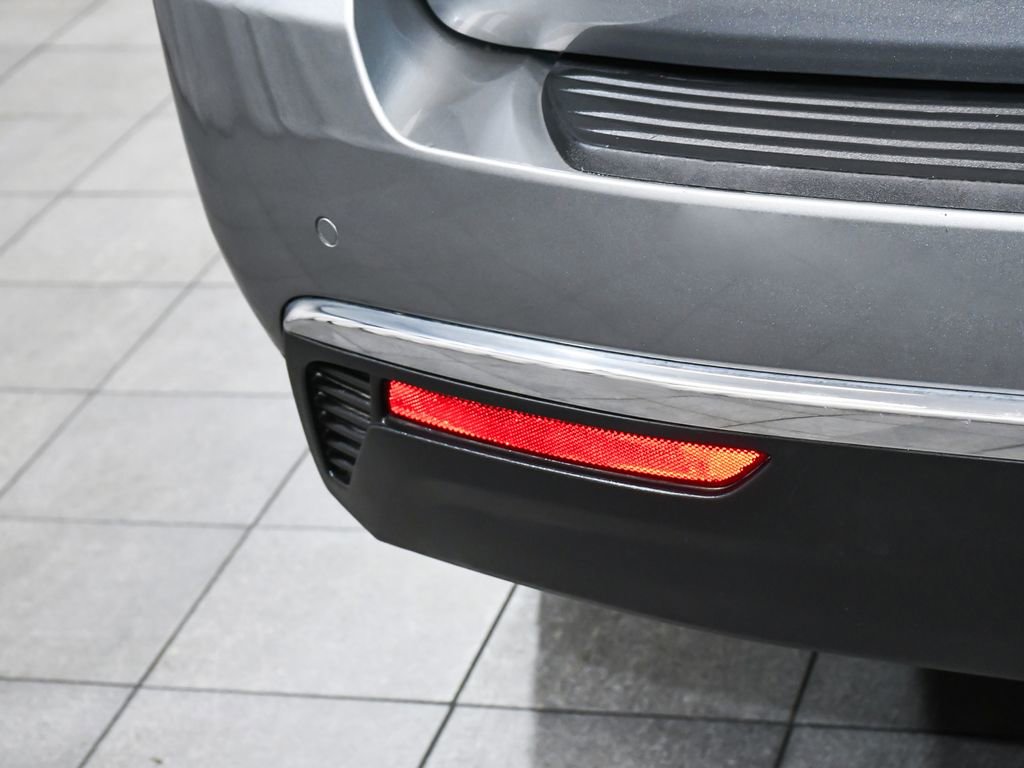 Used 2023 GMC Yukon XL SLT w/ SLT Premium Package image 81