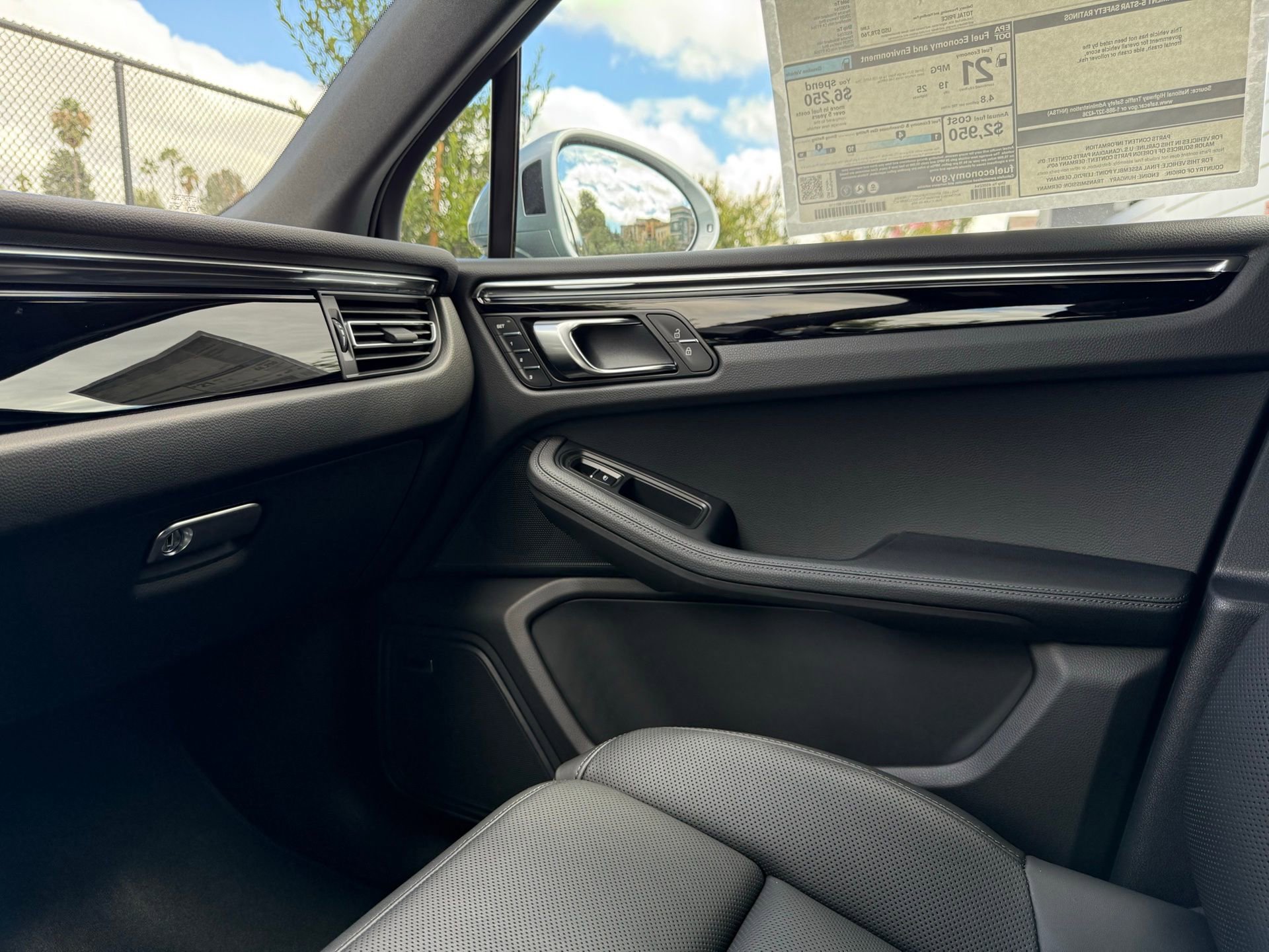 Used 2026 Porsche Macan image 24