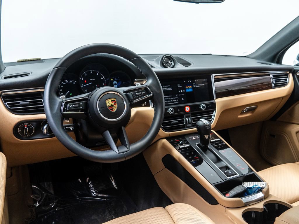 Used 2025 Porsche Macan image 4