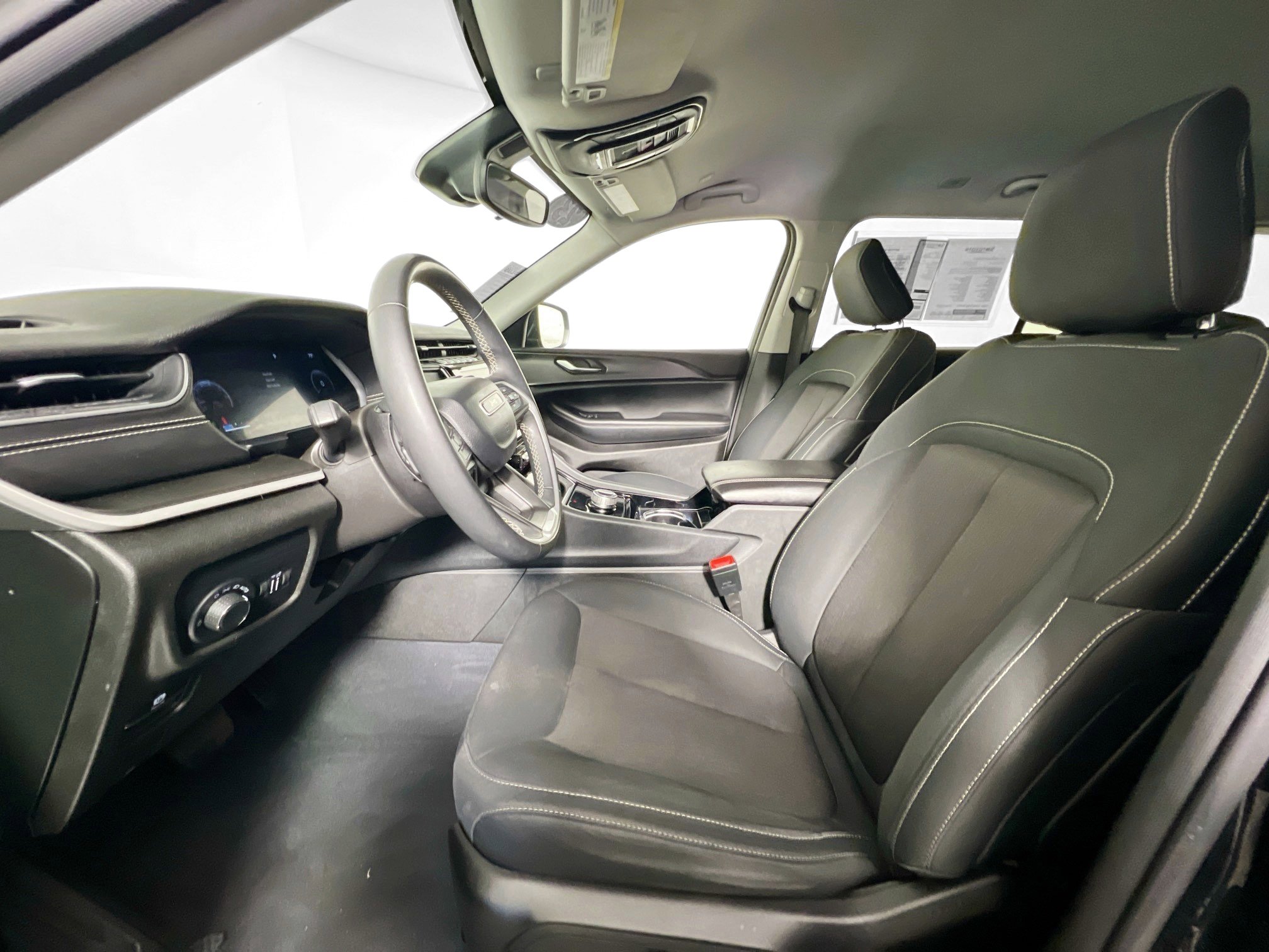 Used 2023 Jeep Grand Cherokee L Laredo RWD image 14