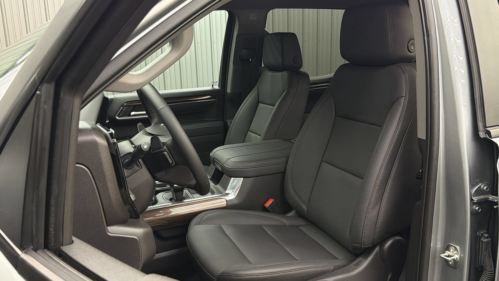 Used 2026 Chevrolet Silverado 1500 LT AWD/4WD image 32