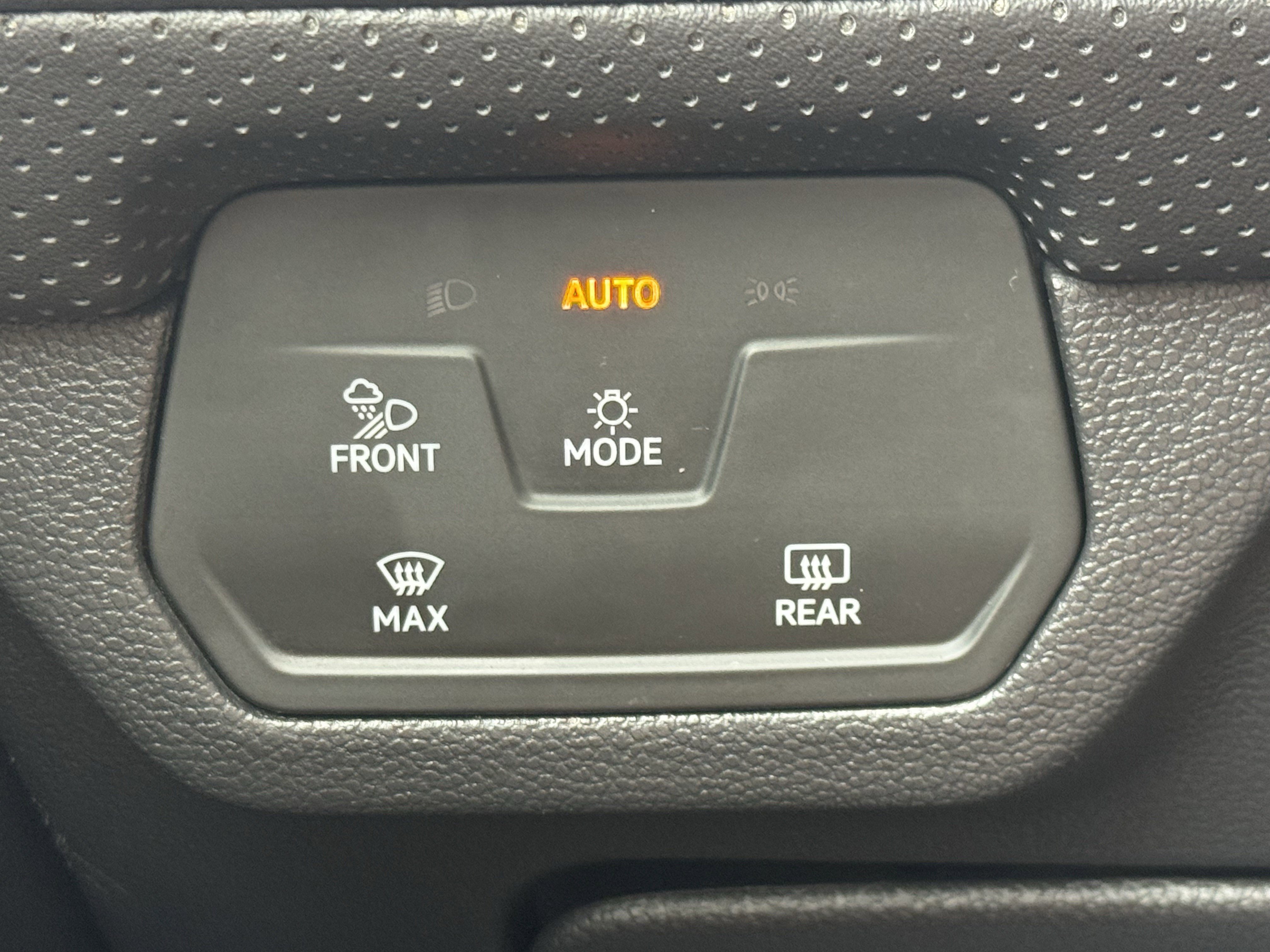 Used 2025 Volkswagen Atlas SE image 15