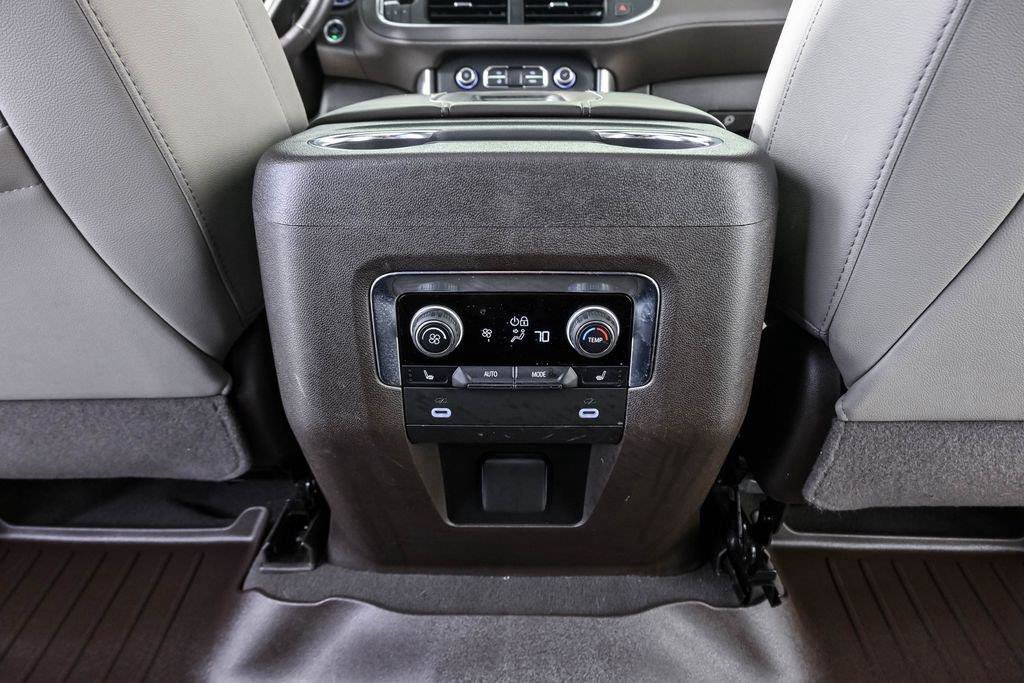 Used 2022 Chevrolet Suburban LT w/ LT Signature Plus Package RWD image 23