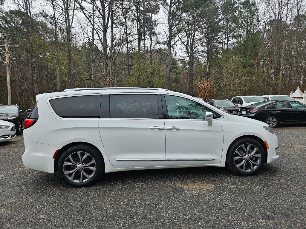 Used 2017 Chrysler Pacifica Limited FWD image 12
