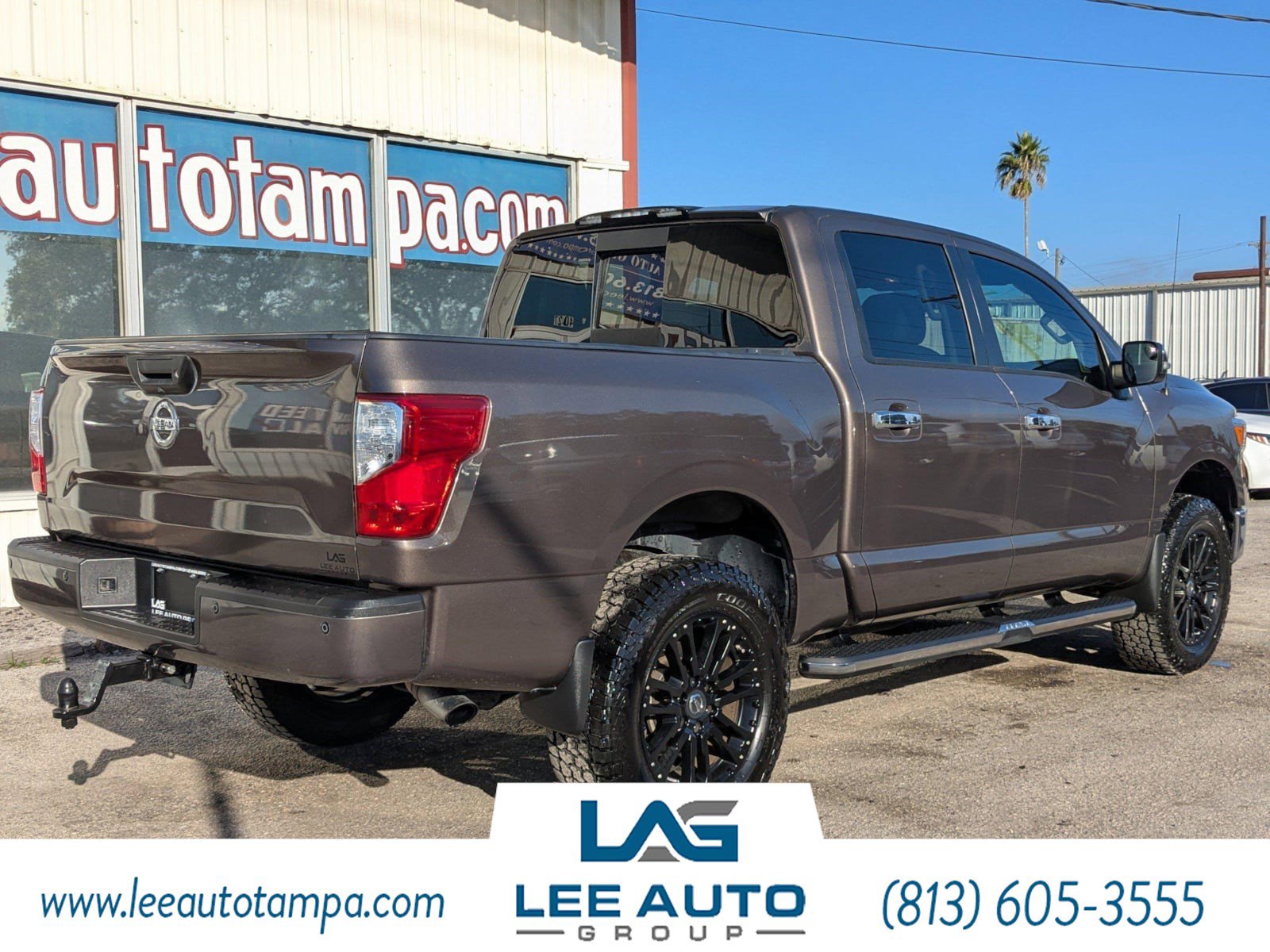 Used 2018 Nissan Titan SL image 4