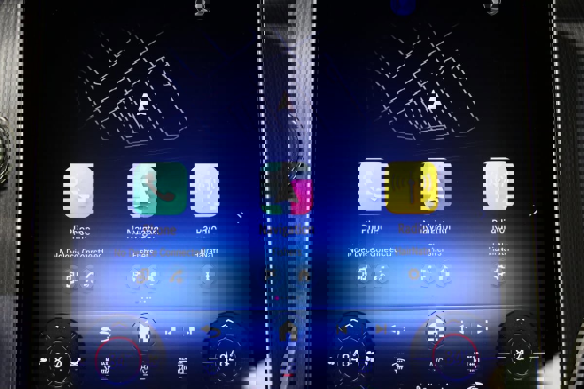 Used 2025 Mercedes-Benz GLC 300 4MATIC Coupe image 51