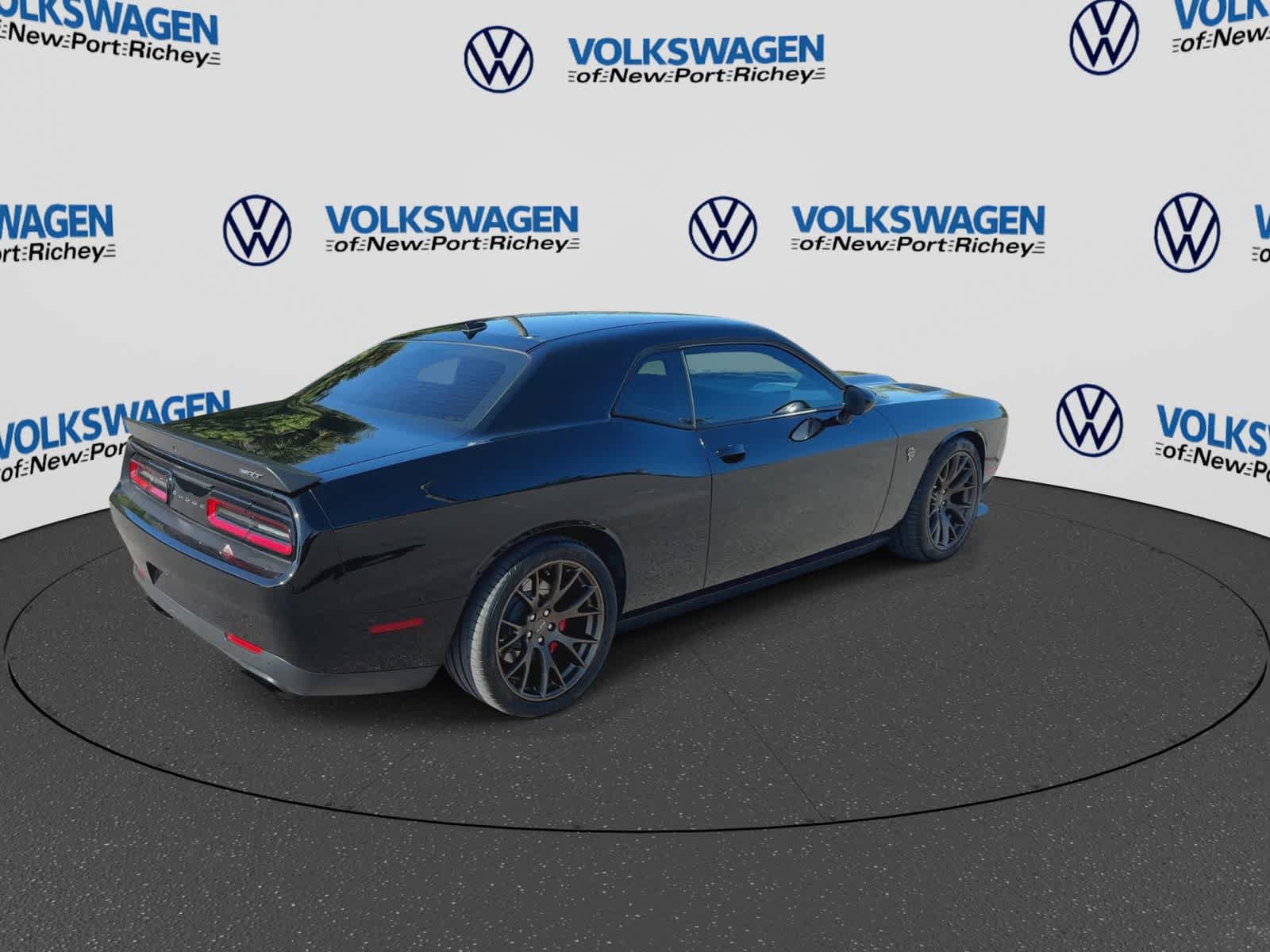 Used 2016 Dodge Challenger SRT Hellcat RWD image 2
