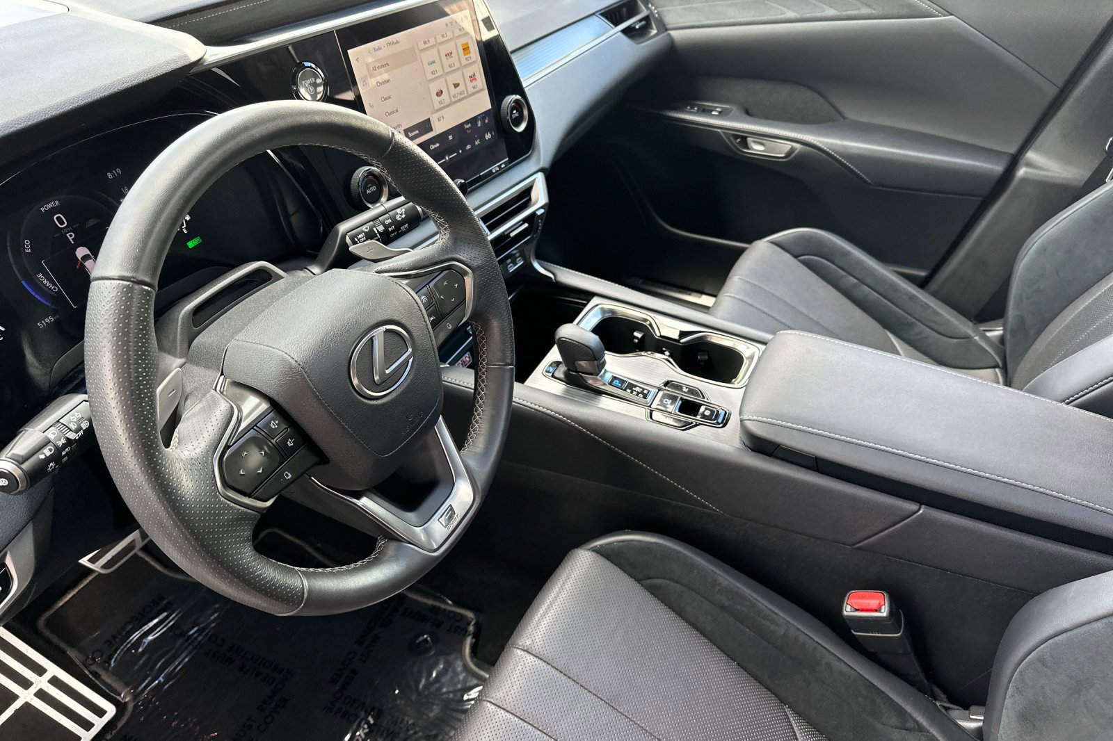 Used 2023 Lexus RX 500h F Sport w/ Cold Area Package image 10