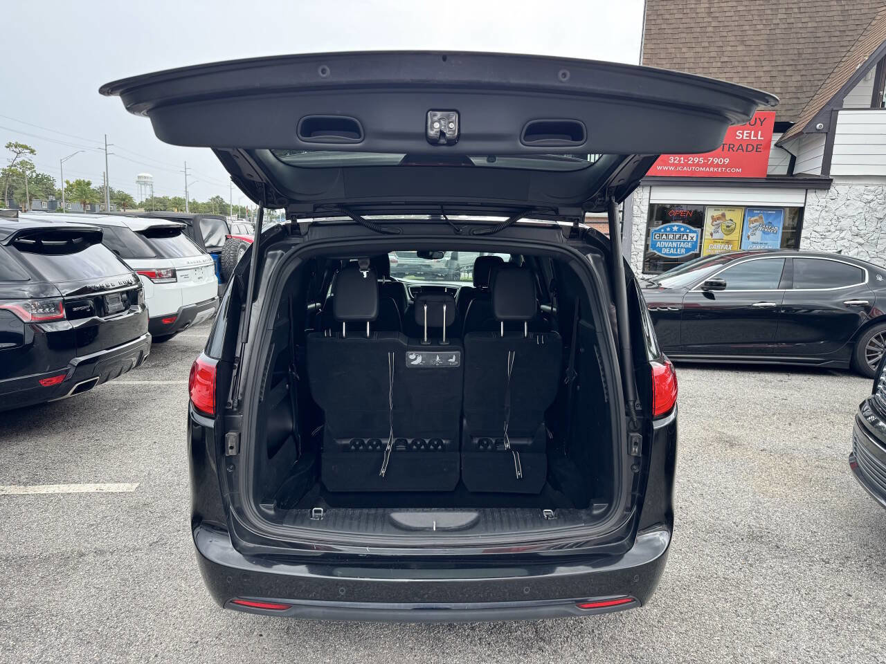 Used 2019 Chrysler Pacifica Touring-L Plus w/ Advanced Safetytec Group FWD image 5