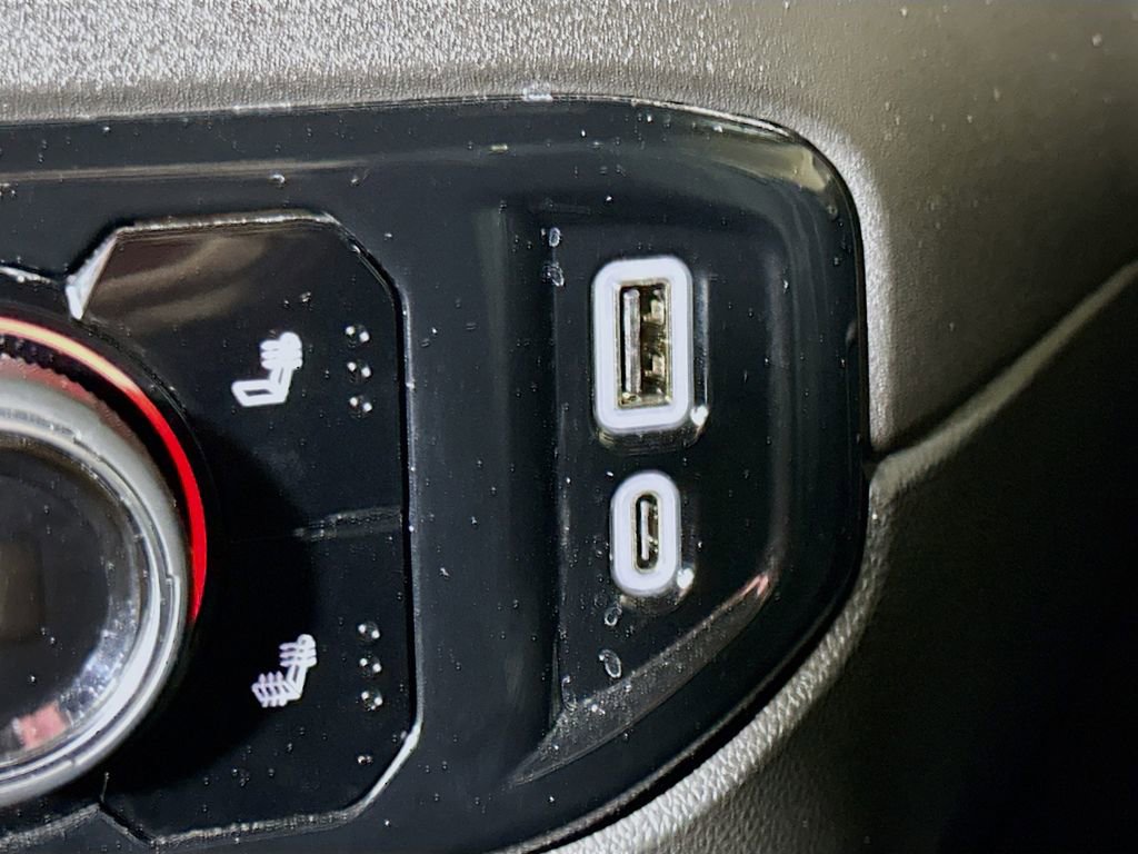 Used 2025 Chevrolet Silverado 2500 LT w/ Convenience Package image 30