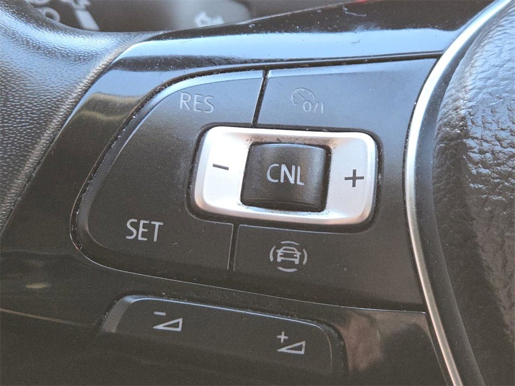 Used 2020 Volkswagen Tiguan SE image 5