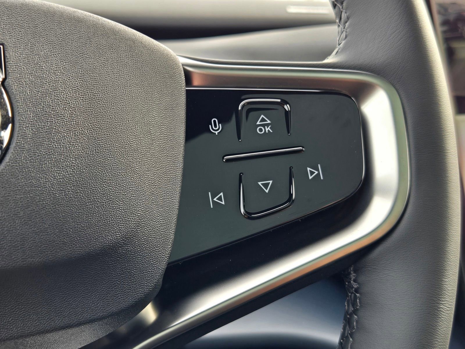 New 2026 Volvo EX30 Plus w/ Climate Package image 16