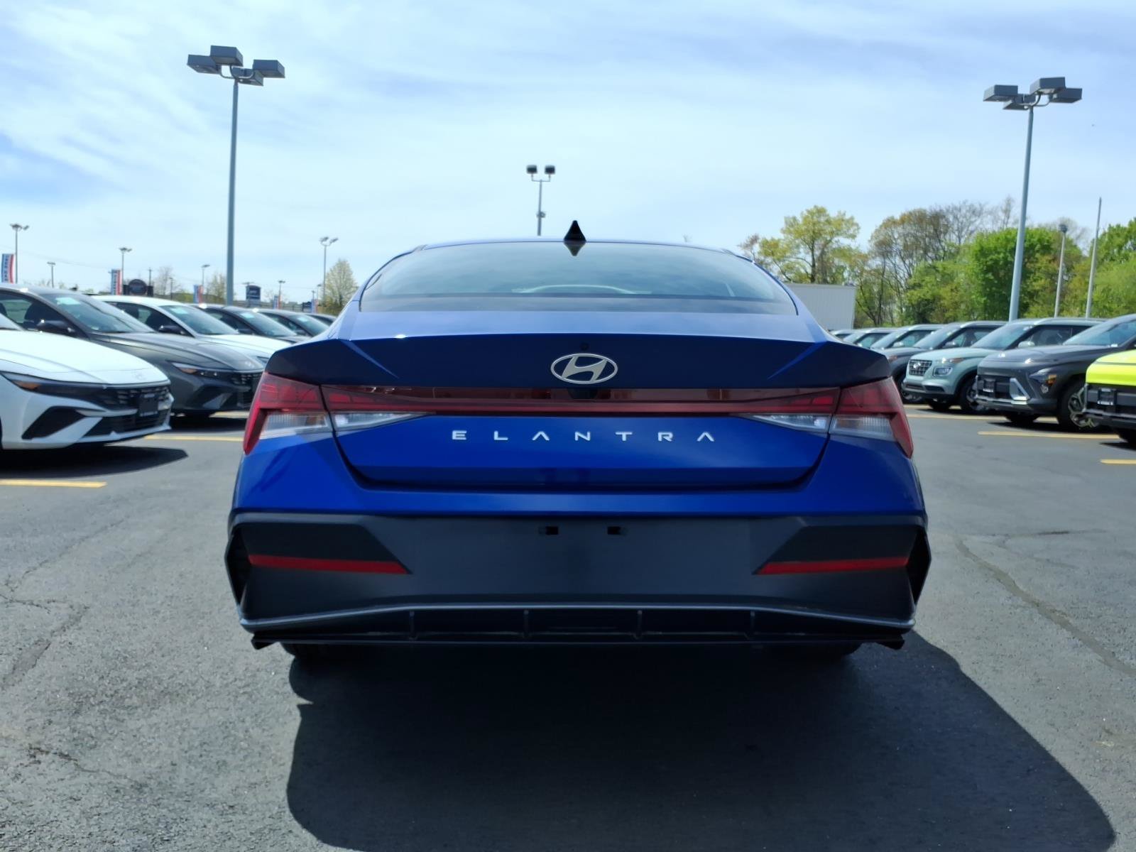 Used 2024 Hyundai Elantra SEL w/ Convenience Package FWD image 6
