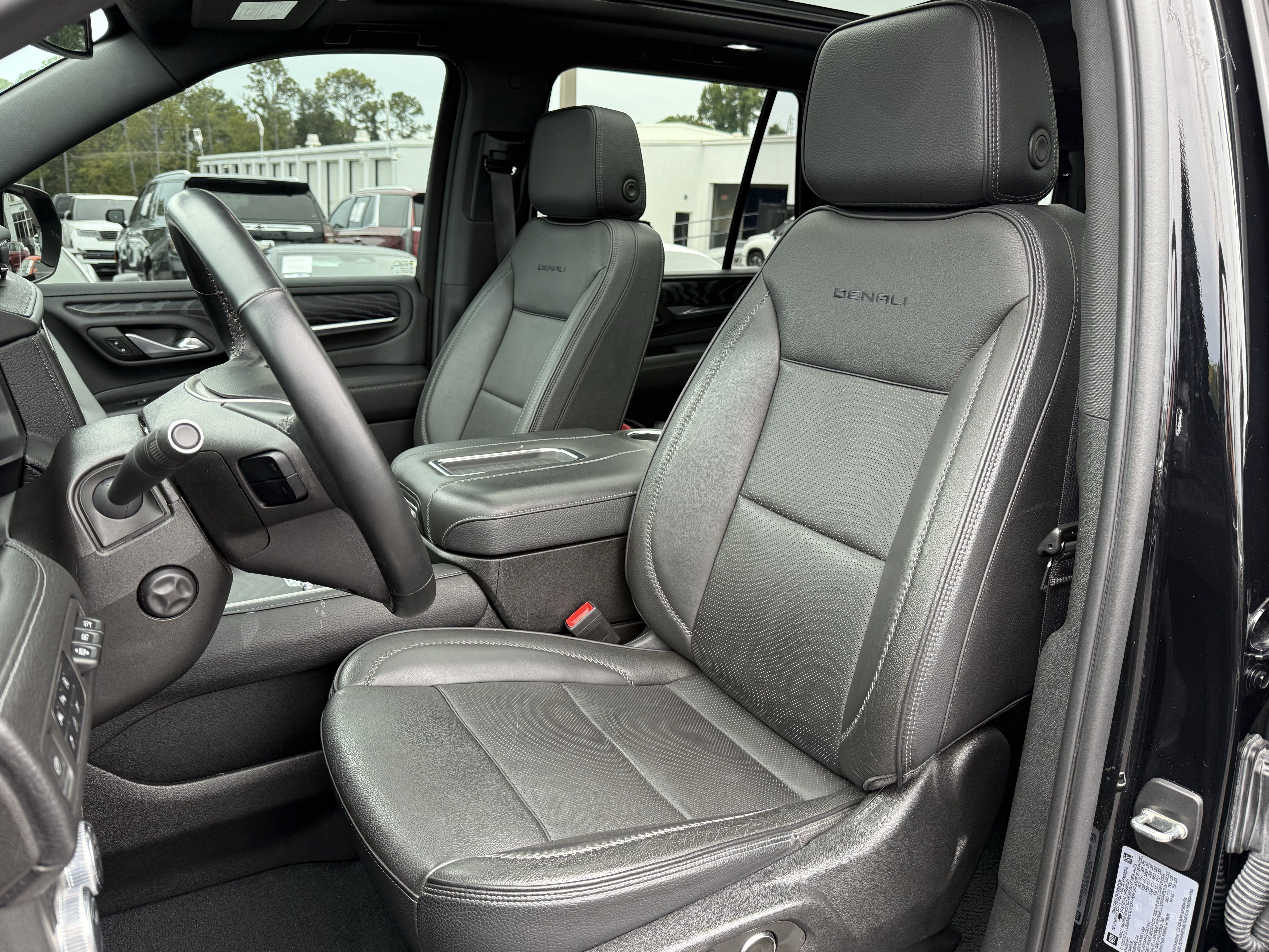 Used 2023 GMC Yukon Denali AWD/4WD image 15