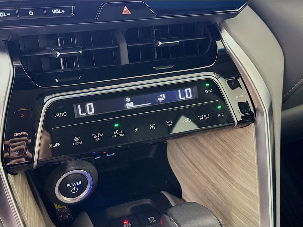 Used 2024 Toyota Venza Limited image 14