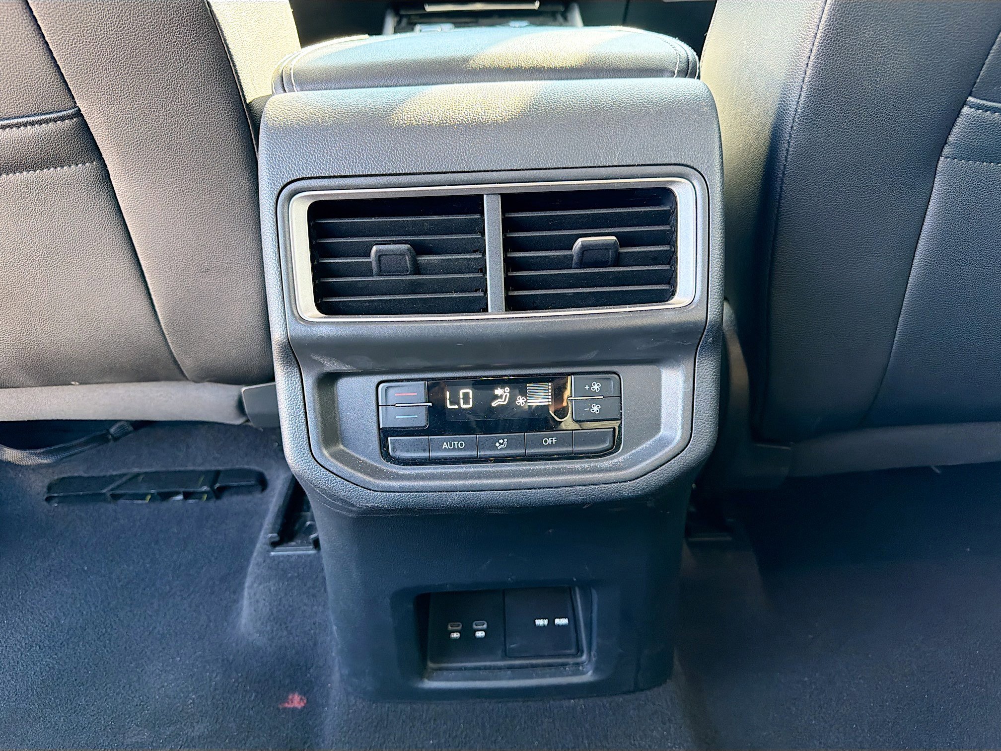 Used 2024 Volkswagen Atlas SE image 20