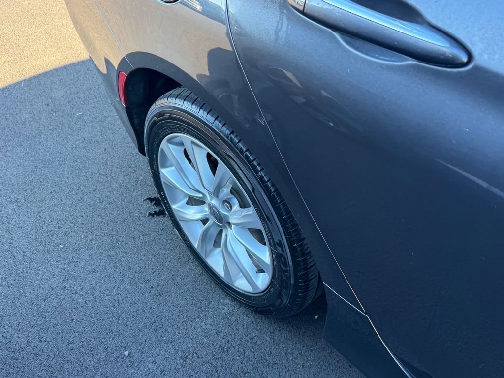 Used 2015 Chrysler 200 C FWD image 12