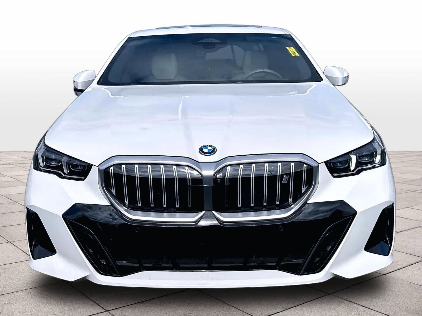 Used 2025 BMW i5 eDrive40i w/ M Sport Package RWD image 2