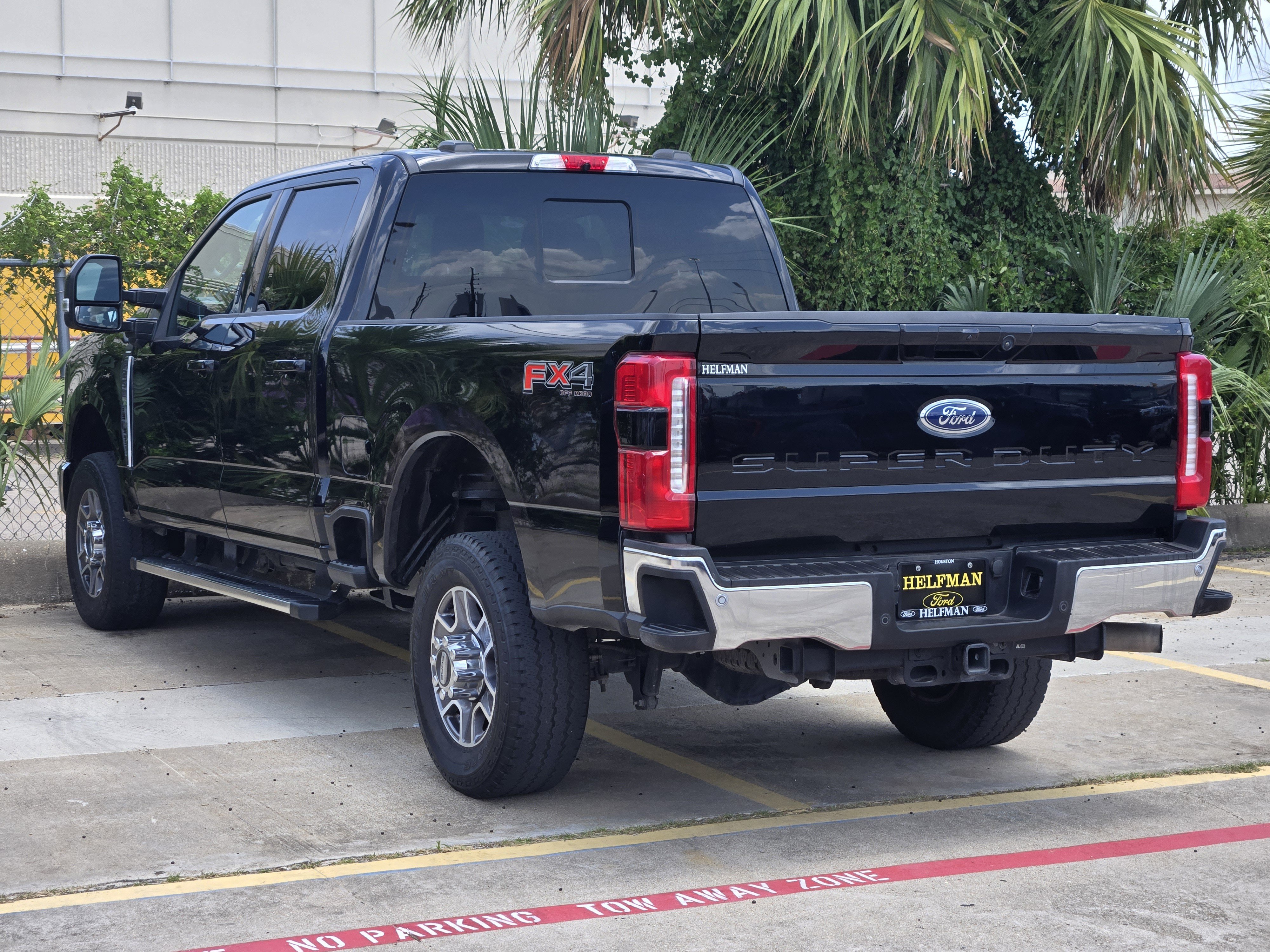Certified 2024 Ford F250 Lariat w/ FX4 Off-Road Package AWD/4WD image 4