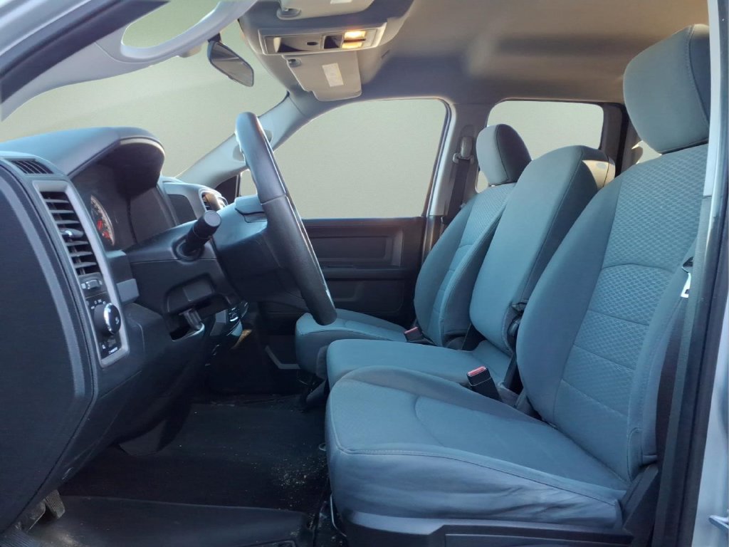 Used 2018 RAM 1500 Express w/ Express Value Package AWD/4WD image 4