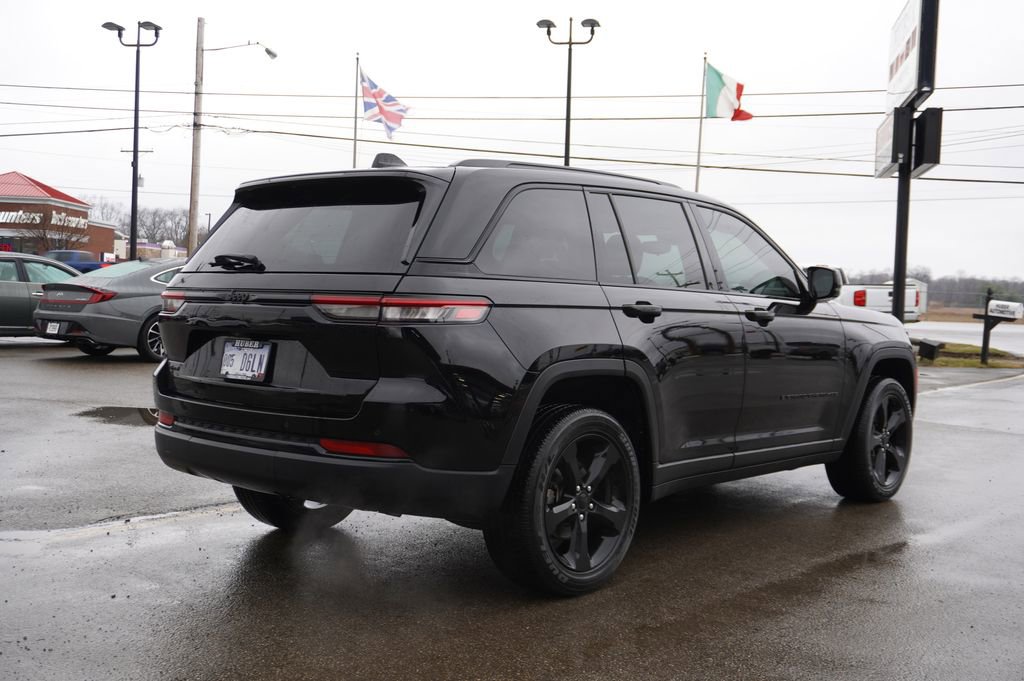 Used 2023 Jeep Grand Cherokee Altitude image 7