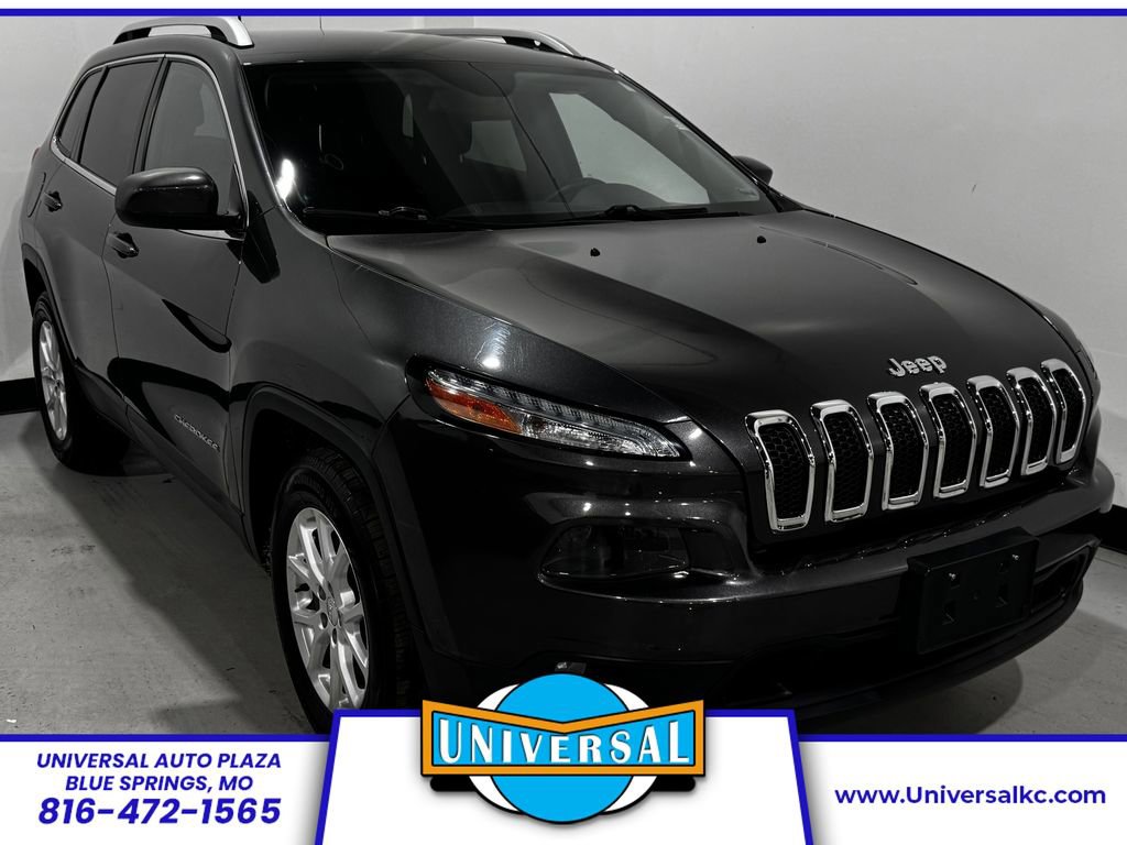 Used 2017 Jeep Cherokee Latitude w/ Cold Weather Group AWD/4WD image 1