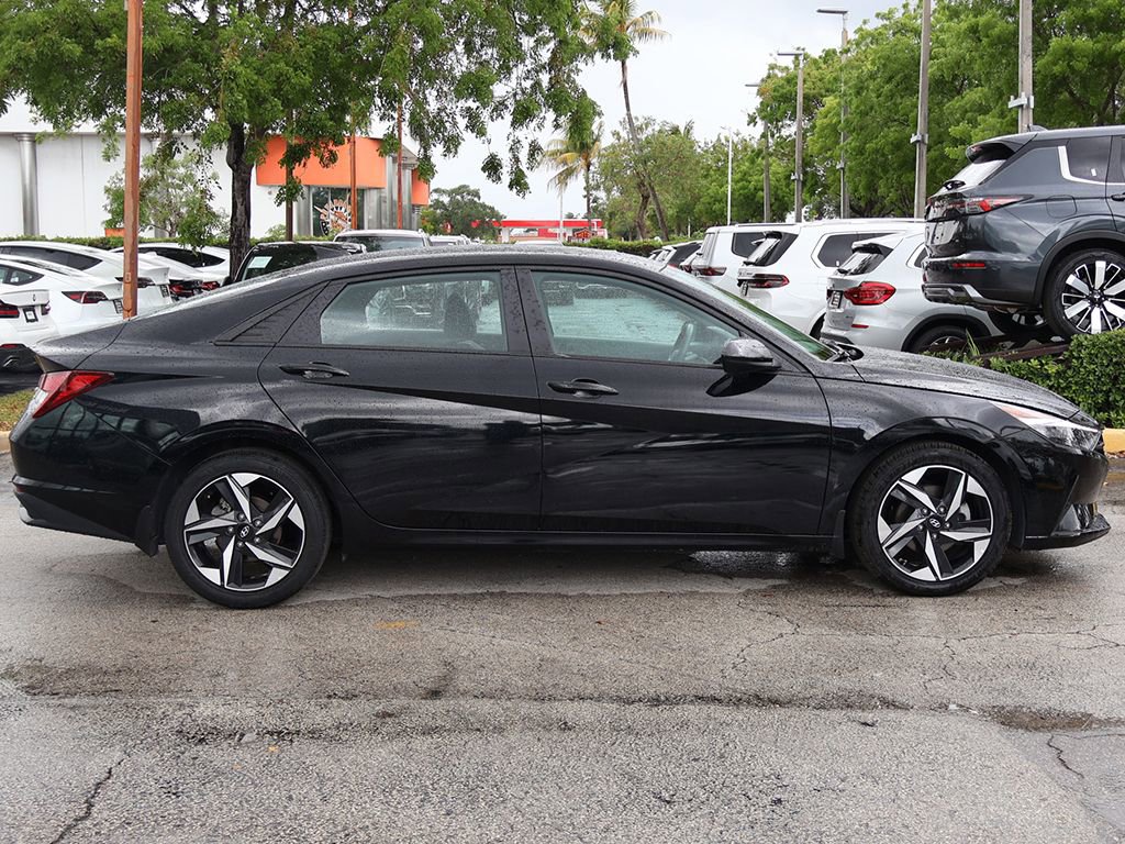 Used 2023 Hyundai Elantra SEL w/ Convenience Package FWD image 17