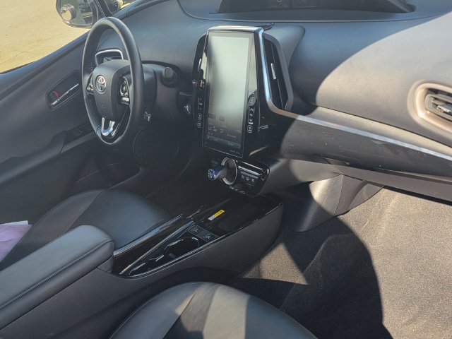 Used 2021 Toyota Prius Prime XLE w/ Carpet Mat Package (TMS) FWD image 17