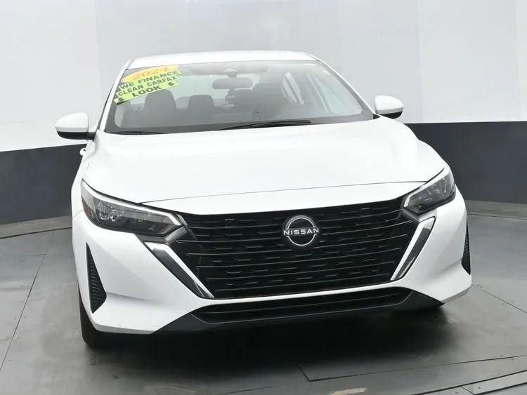 Used 2024 Nissan Sentra SV FWD image 3