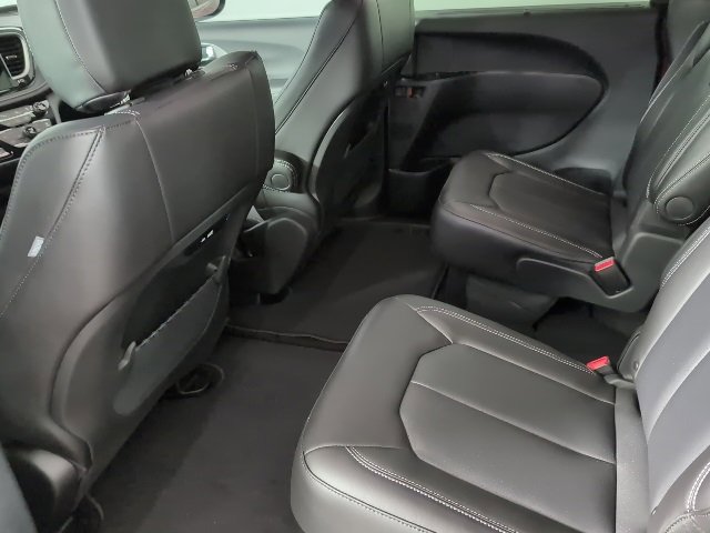 New 2026 Chrysler Pacifica Select image 10
