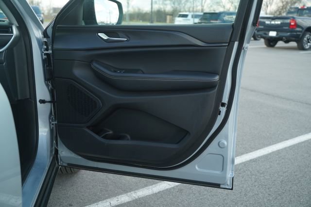 Used 2024 Jeep Grand Cherokee Laredo X image 22