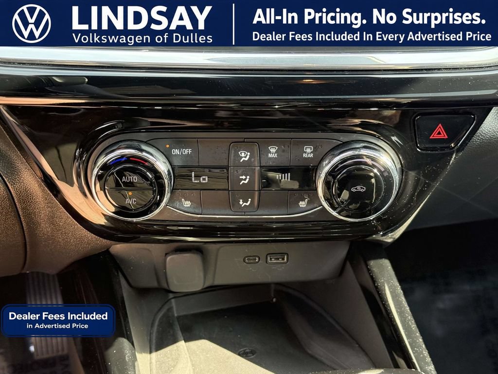 Used 2025 Chevrolet Trax RS w/ Sunroof Package FWD image 19