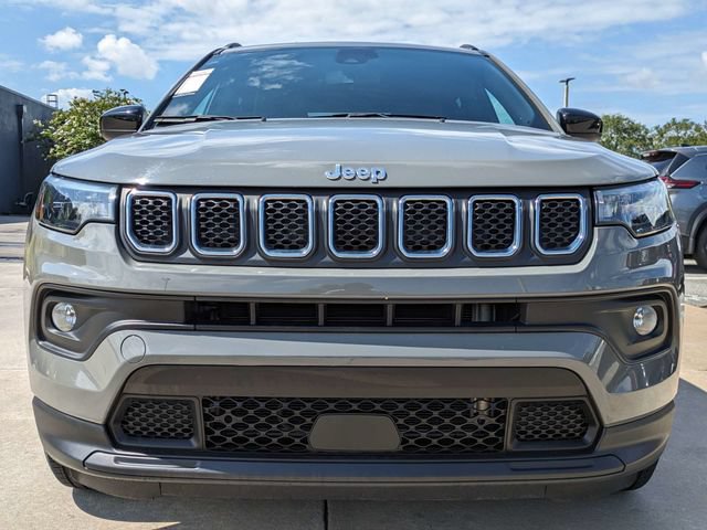 Used 2024 Jeep Compass Latitude w/ Altitude Special Edition AWD/4WD image 3