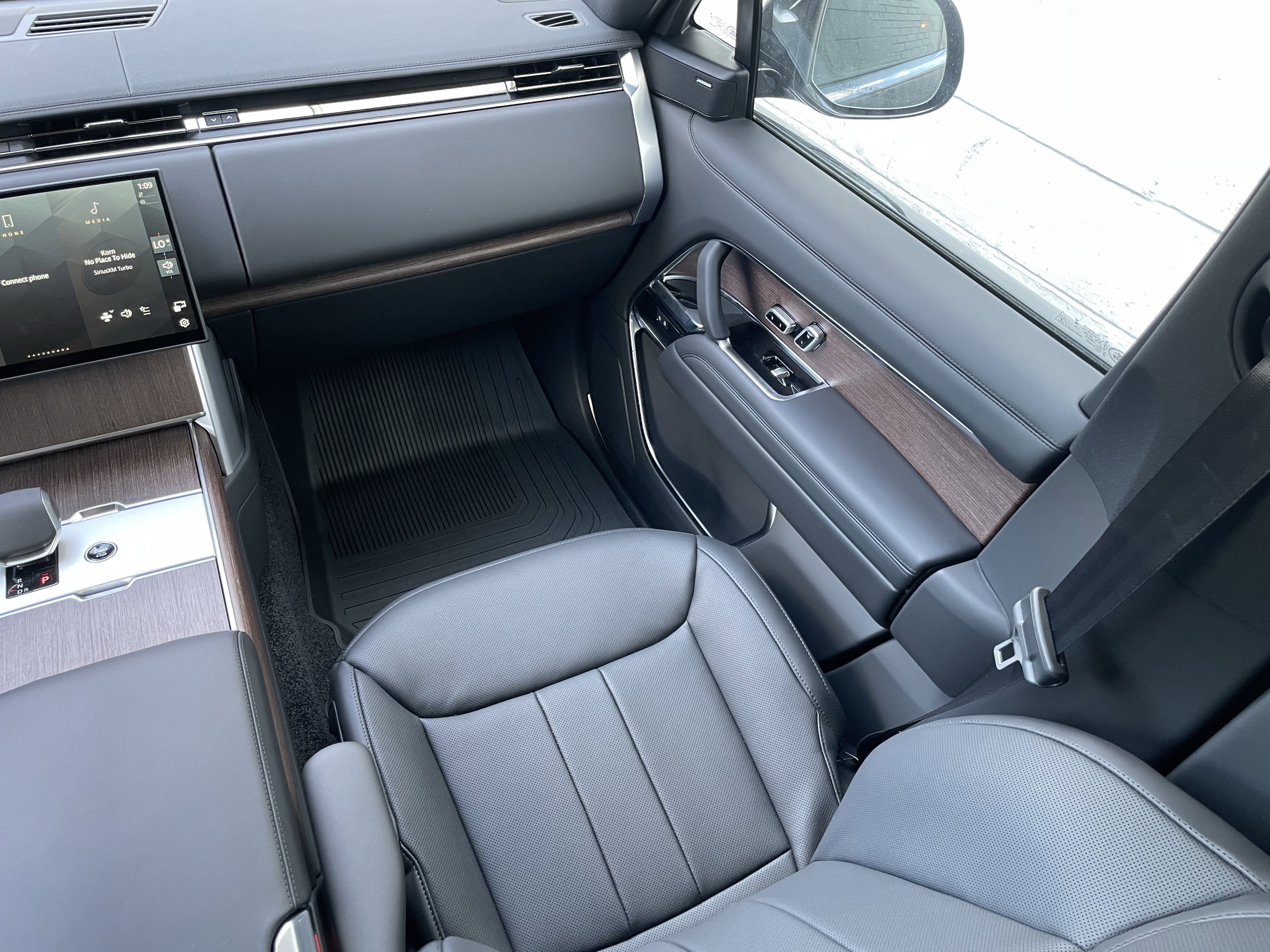 New 2025 Land Rover Range Rover SE image 18