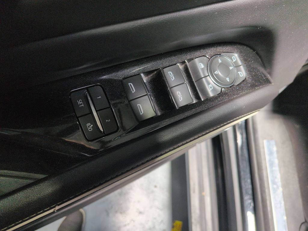Used 2023 Cadillac Escalade Sport AWD/4WD image 2