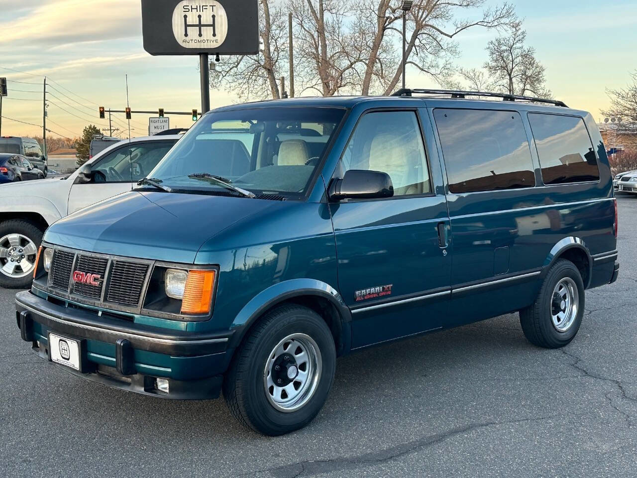 Used 1994 GMC Safari SLX AWD 3dr Extended Mini Van image 4