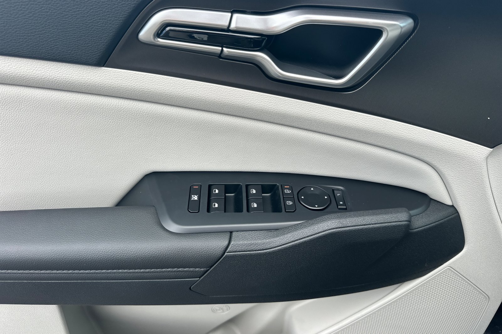 New 2026 Kia Sportage EX FWD image 11