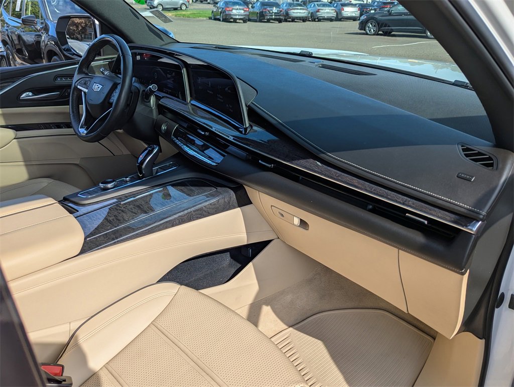 Used 2022 Cadillac Escalade Premium Luxury image 39